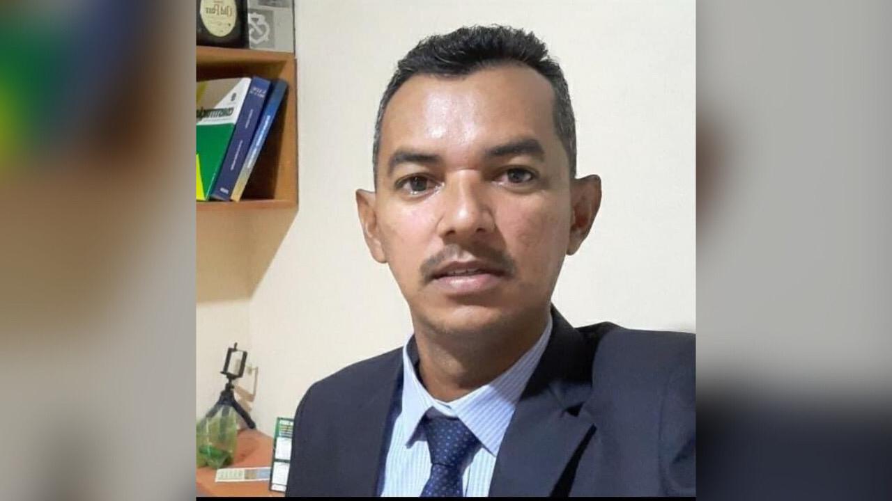 Tatinha Lopes solicita reforma de praça no bairro São José.